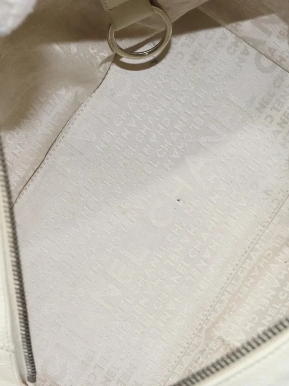 CHANEL Choco Bar Shoulder Bag Grained Calf Skin White Silver CC Auth bs30605
